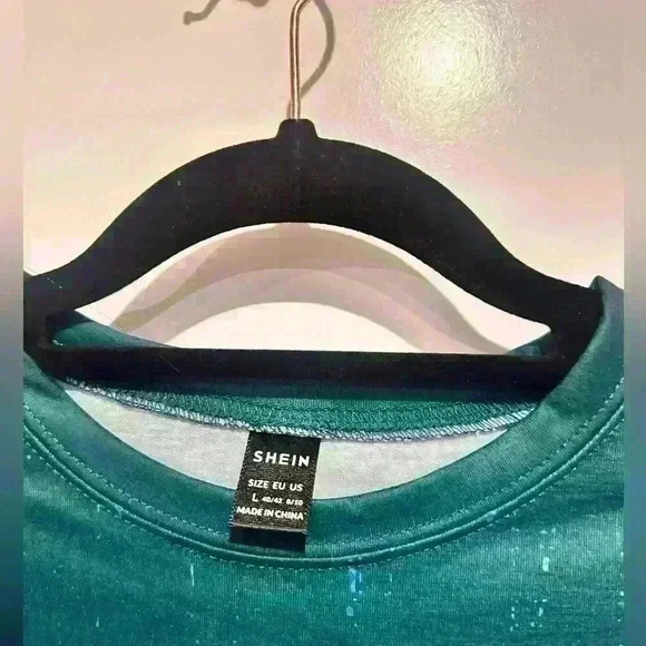 Size L SHEIN EZwear Drop Shoulder Letter And Car Print Top - Picture 2 of 3